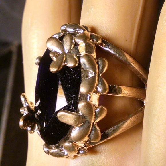 Vintage Antique Style Cocktail Sexy Ring